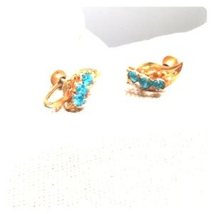 5/$25 Filigree gold leaf screw back earring aqua glass